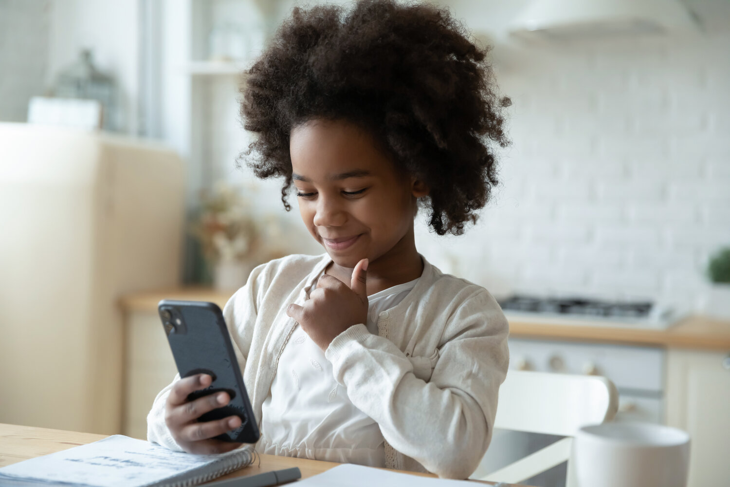Niños y smartphones: Lo que debes saber antes de comprar un